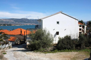 Apartments by the sea Mastrinka, Ciovo - 4836